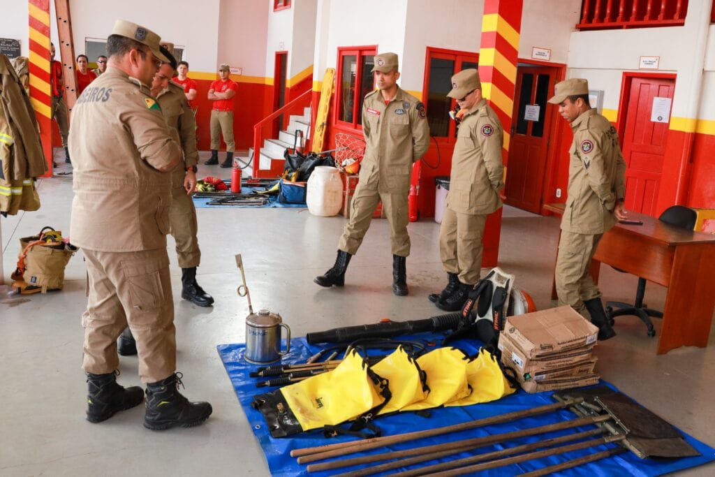 WhatsApp-Image-2024-08-14-at-10.23.21-1-1024x683-1 Governo envia guarnição do Corpo de Bombeiros ao Jordão para atuar no combate às queimadas