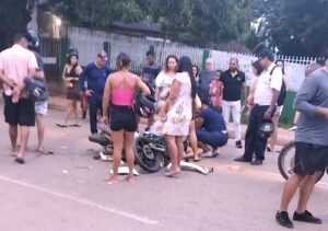 ACIDDENTE-MOTO-EPITACIOLANDIAM-202_@oaltoacre.com_-300x211 Motociclista invade contramão e causa colisão frontal em Epitaciolândia