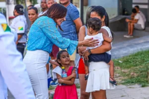 Mailza-Assis-sua-contribuicao-a-assistencia-social-e-visao-do-Estado-1-1024x683-1-300x200 Mailza cresce nas pesquisas e se consolida entre os favoritos ao Governo do Acre
