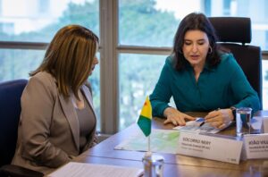 WhatsApp-Image-2025-05-20-at-17.19.52-300x198 Socorro Neri articula seminário no Acre sobre as Rotas de Integração Sul-Americana, com presença da ministra Simone Tebet