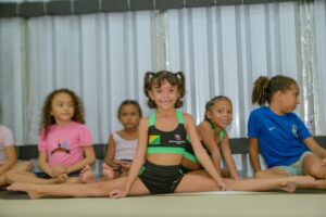 WhatsApp-Image-2025-06-03-at-13.16.30-1-300x200 Projeto de ginástica rítmica para crianças em vulnerabilidade social no Acre recebe apoio do mandato da deputada Socorro Neri