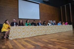 WhatsApp-Image-2025-06-27-at-19.21.12-300x200 “Precisamos de metas que levem em conta a realidade da nossa região”, diz Socorro Neri durante seminário que debateu o Plano Nacional de Educação