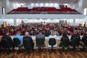 WhatsApp-Image-2025-06-27-at-19.21.14-300x200 “Precisamos de metas que levem em conta a realidade da nossa região”, diz Socorro Neri durante seminário que debateu o Plano Nacional de Educação