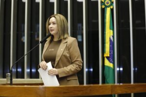 WhatsApp-Image-2025-09-30-at-18.46.39-300x200 Única deputada do Acre a votar contra afrouxamentos na Lei da Ficha Limpa, Socorro Neri reafirma defesa da ética e do combate à corrupção