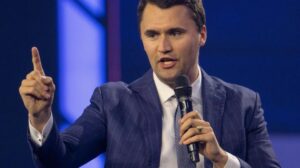 charlie-kirk-300x168 Charlie Kirk, ativista conservador aliado de Trump, é baleado e morre nos EUA
