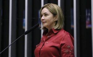 WhatsApp-Image-2025-11-11-at-17.20.10-300x185 “A maioria sente na pele, mas não está preparada para lidar com a crise climática”, diz Socorro Neri sobre pesquisa que revela desconhecimento da COP por 9 entre cada 10 estudantes