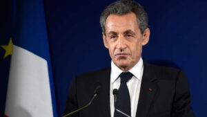 sarkozy-Reuters-300x169 Ex-presidente francês Nicolas Sarkozy deixa prisão após cumprir 3 semanas de pena de 5 anos