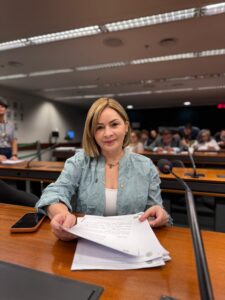 WhatsApp-Image-2025-12-01-at-14.07.10-225x300 Socorro Neri apresenta projetos que obrigam o pagamento do piso do magistério e responsabilizam gestores que descumprirem a lei