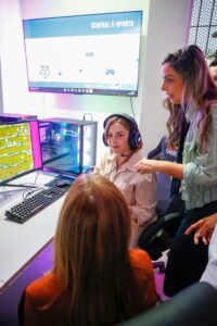 WhatsApp-Image-2025-12-09-at-13.36.32-200x300 Emendas da deputada Socorro Neri fortalecem modernização da UFAC e ampliam ações de extensão, inovação e inclusão