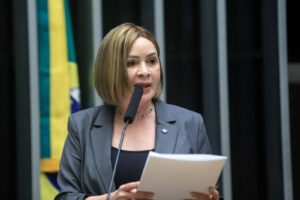 WhatsApp-Image-2026-04-07-at-19.23.29-300x200 Socorro Neri manifesta apoio à PEC que garante financiamento mínimo para a assistência social