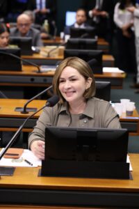 WhatsApp-Image-2026-04-21-at-16.02.37-200x300 Socorro Neri propõe expansão da UFAC para Tarauacá e Sena Madueira e cobra do MEC Hospital Universitário para o Acre