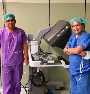 70774496_2555884141340601_7657209759942049792_n-287x300 O Dr. Roy Hidalgo Veizaga é renomado por seu trabalho em urologia e cirurgia minimamente invasiva.